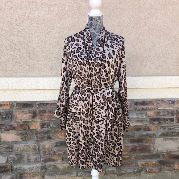 Natori Other - Natori Leopard Animal Print Robe Size Small